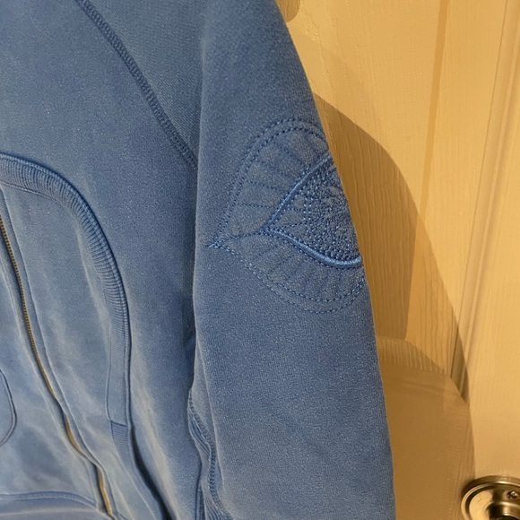 Rare Lululemon Scuba Hoodie. - Picture 3 of 5